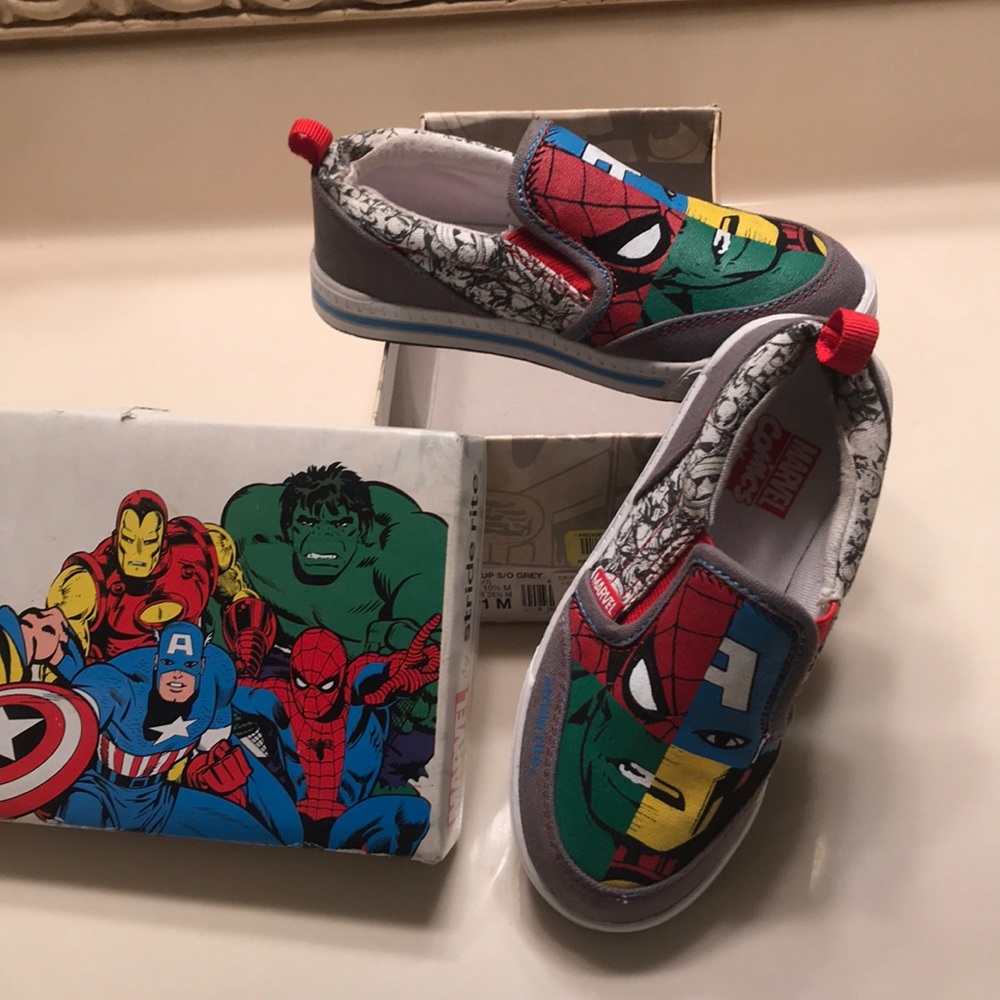 Marvel mash-up boys slip on tennis shoe size 11
